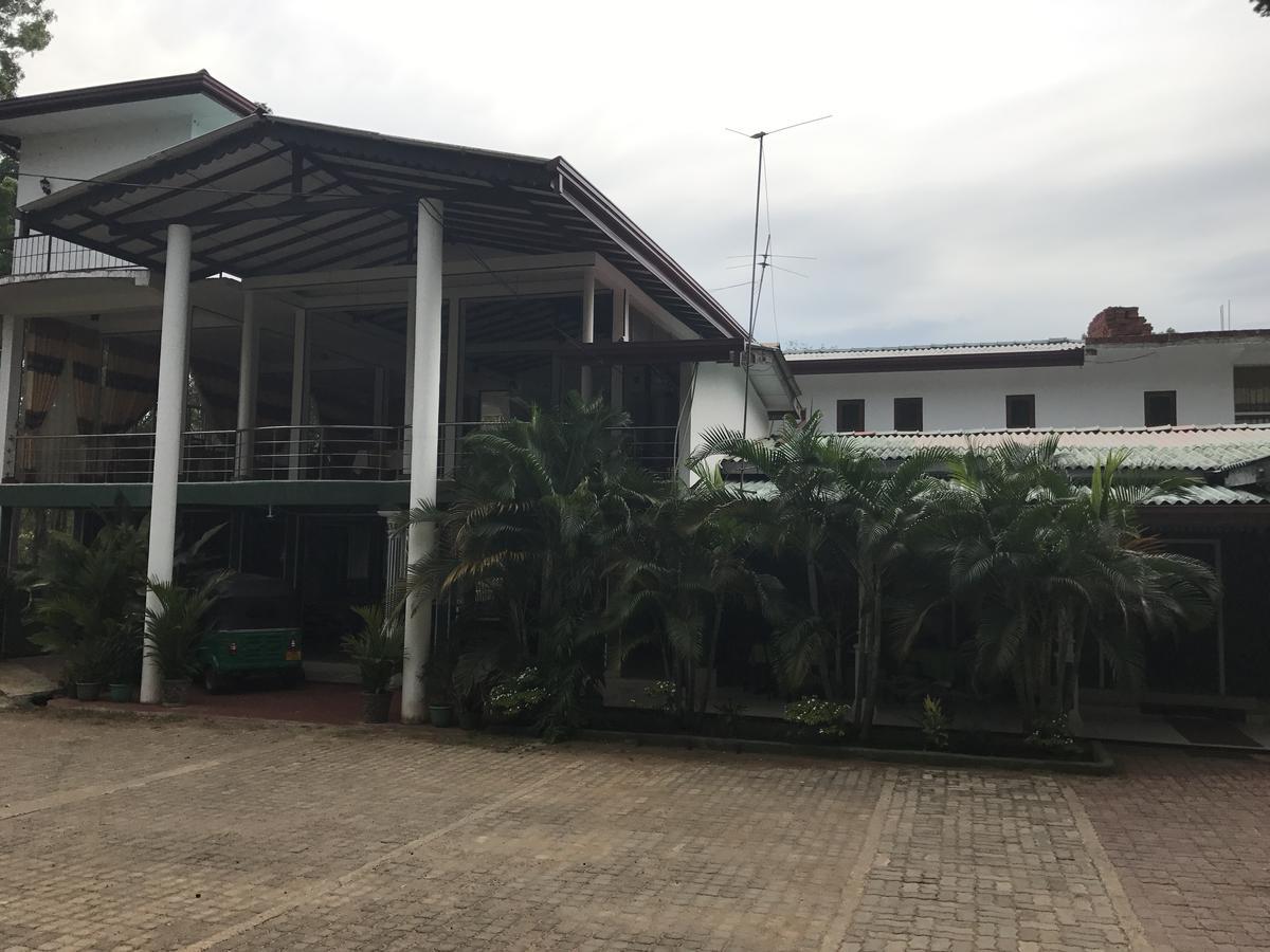 Deshani Holiday Inn Dambulla Dış mekan fotoğraf