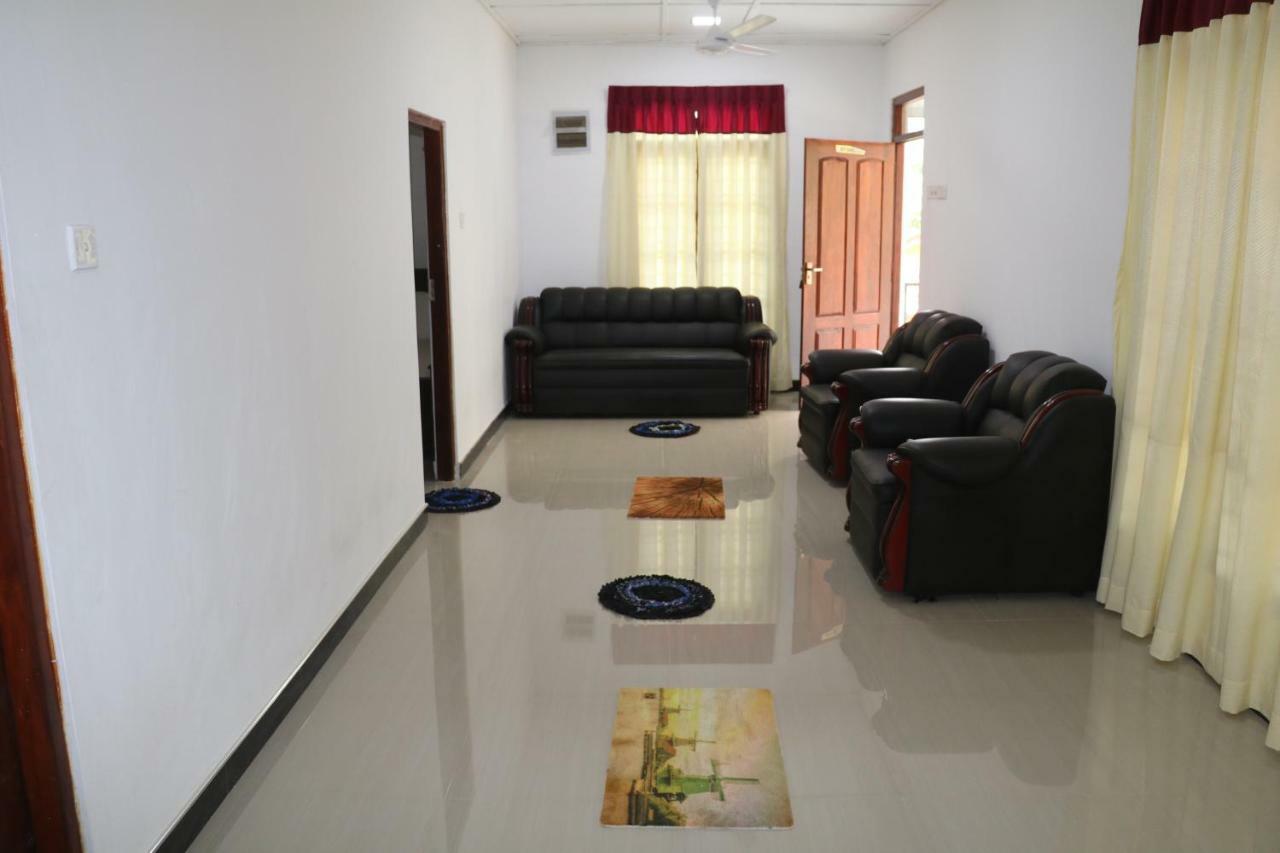 Deshani Holiday Inn Dambulla Dış mekan fotoğraf