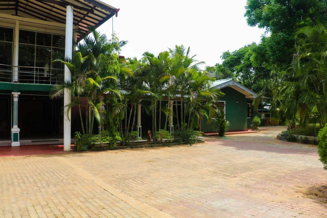 Deshani Holiday Inn Dambulla Dış mekan fotoğraf